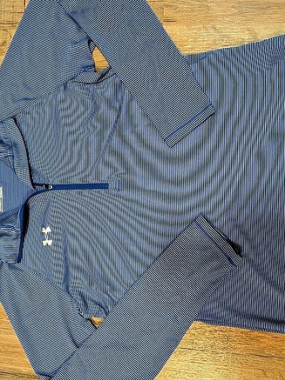 Women's Under Armor Striped Athletic Top in Blue Size Medium